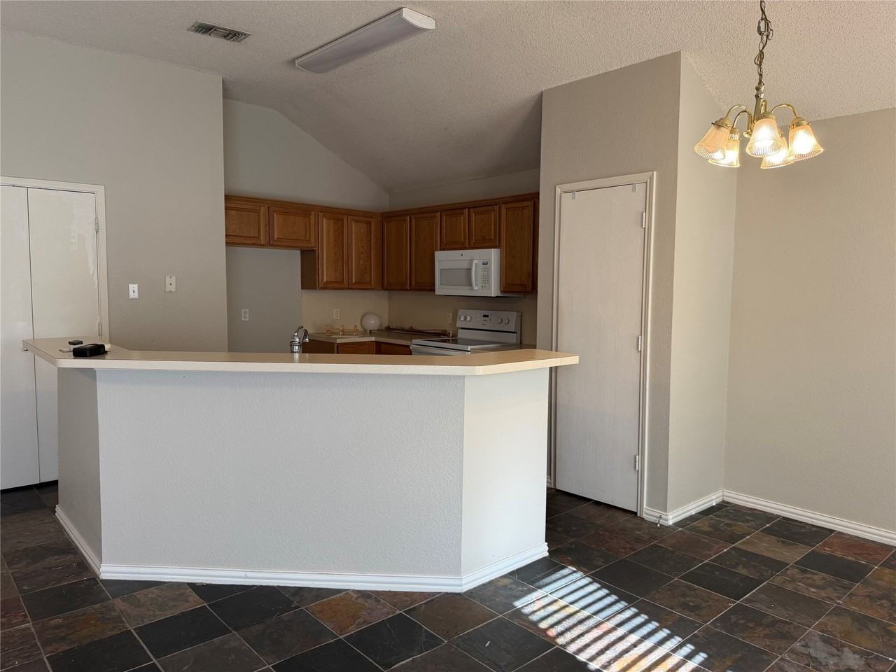 2700 Jennie Wells Dr - Photo 6 of 16
