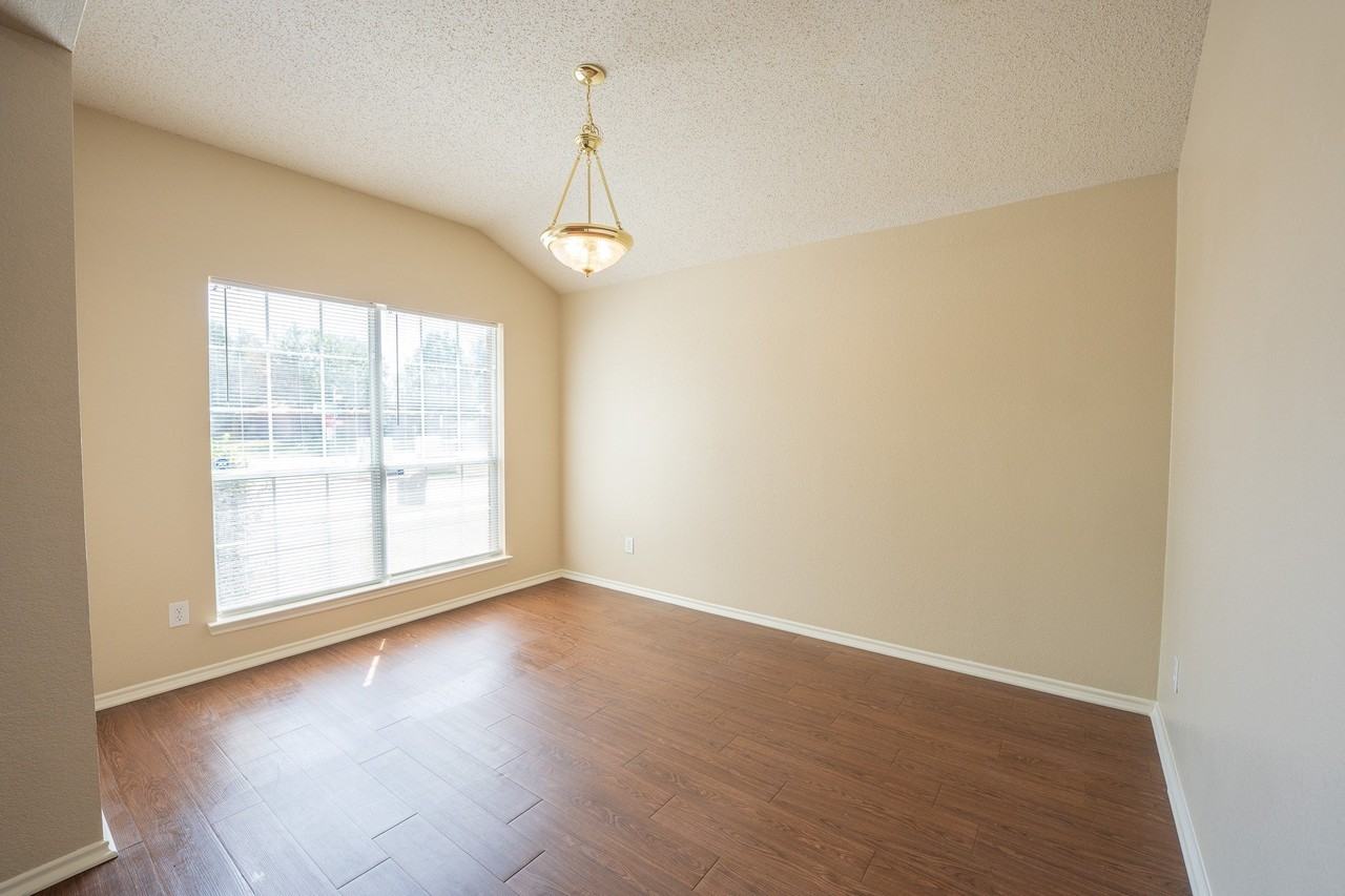 183 Rolling Ct - Photo 2 of 15