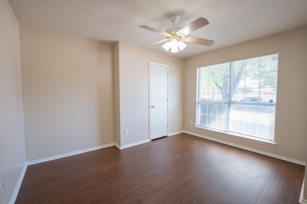 183 Rolling Ct - Photo 3 of 15