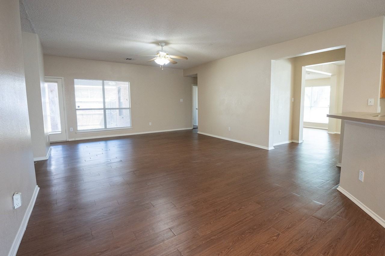 183 Rolling Ct - Photo 4 of 15