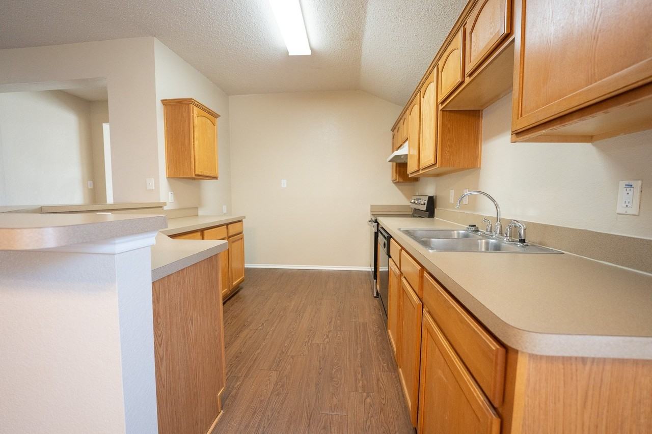 183 Rolling Ct - Photo 5 of 15