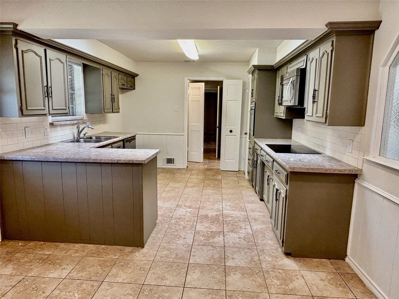 8635 Bacardi Dr - Photo 6 of 24