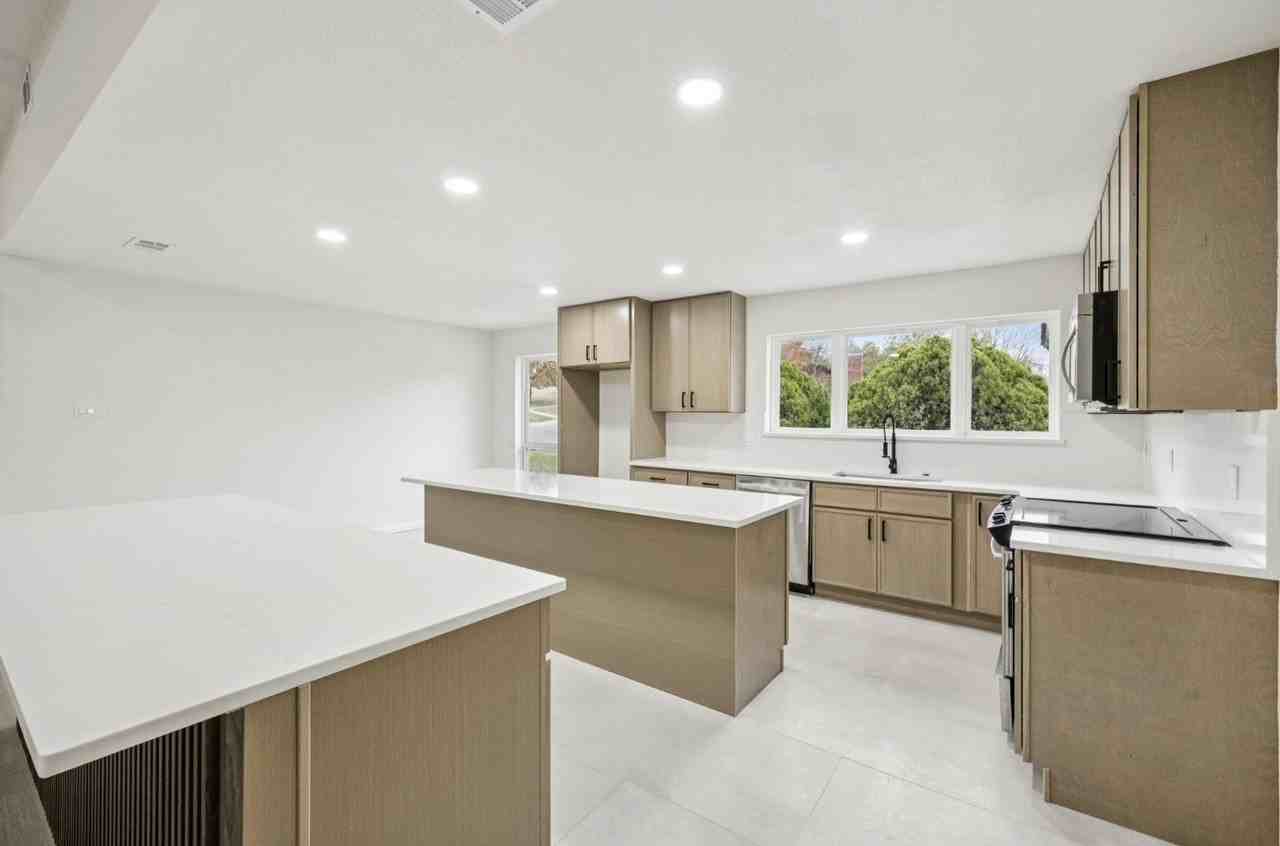 6432 Juneau Rd - Photo 4 of 24