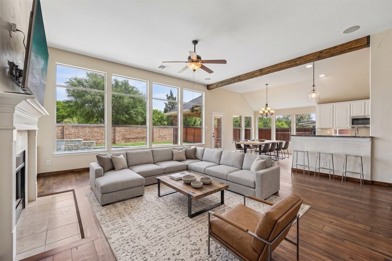 8330 Elena Dr - Photo 3 of 37