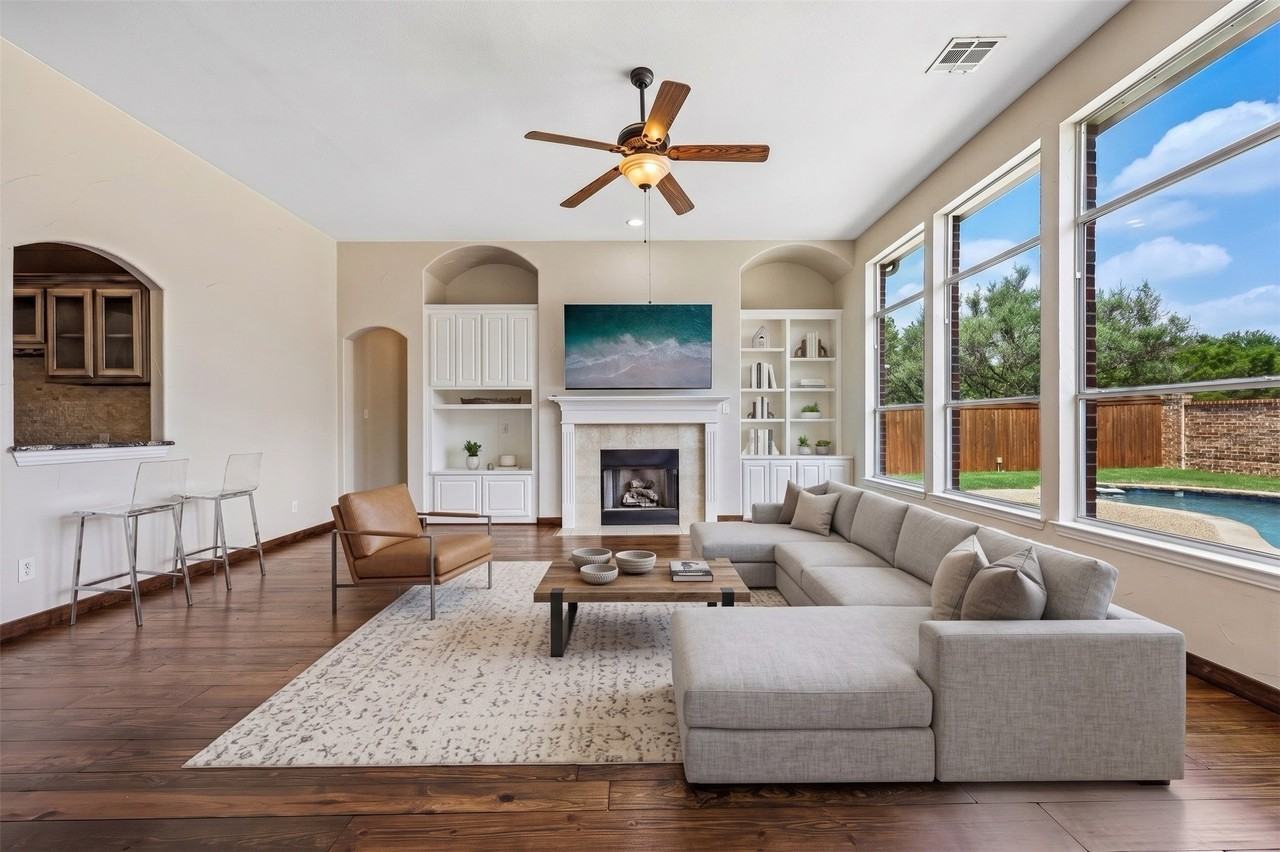 8330 Elena Dr - Photo 4 of 37