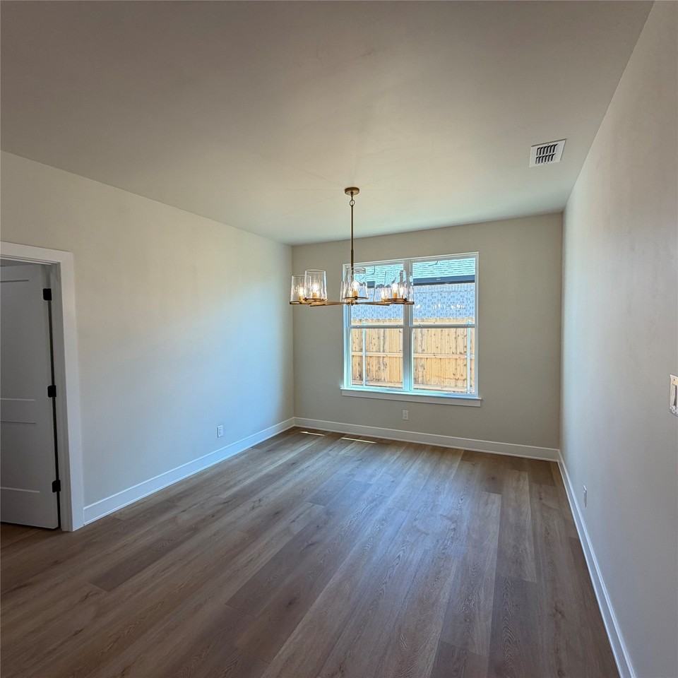 7802 Enderby Ln - Photo 5 of 30