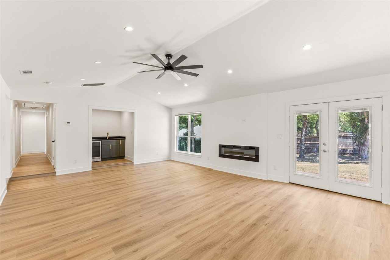 423 Rita Ln - Photo 3 of 22