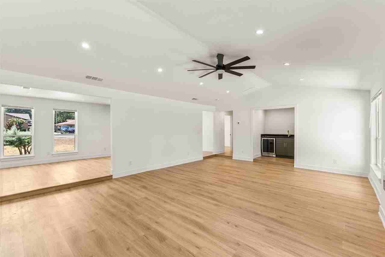 423 Rita Ln - Photo 4 of 22