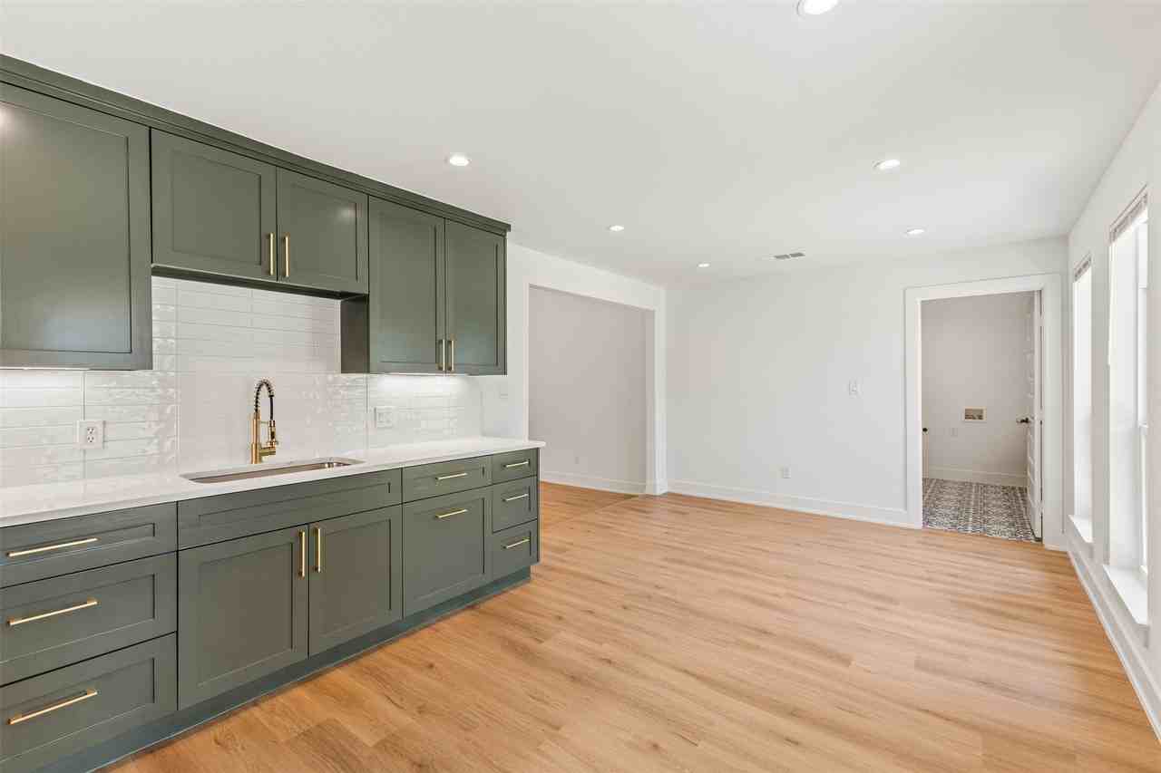 423 Rita Ln - Photo 7 of 22