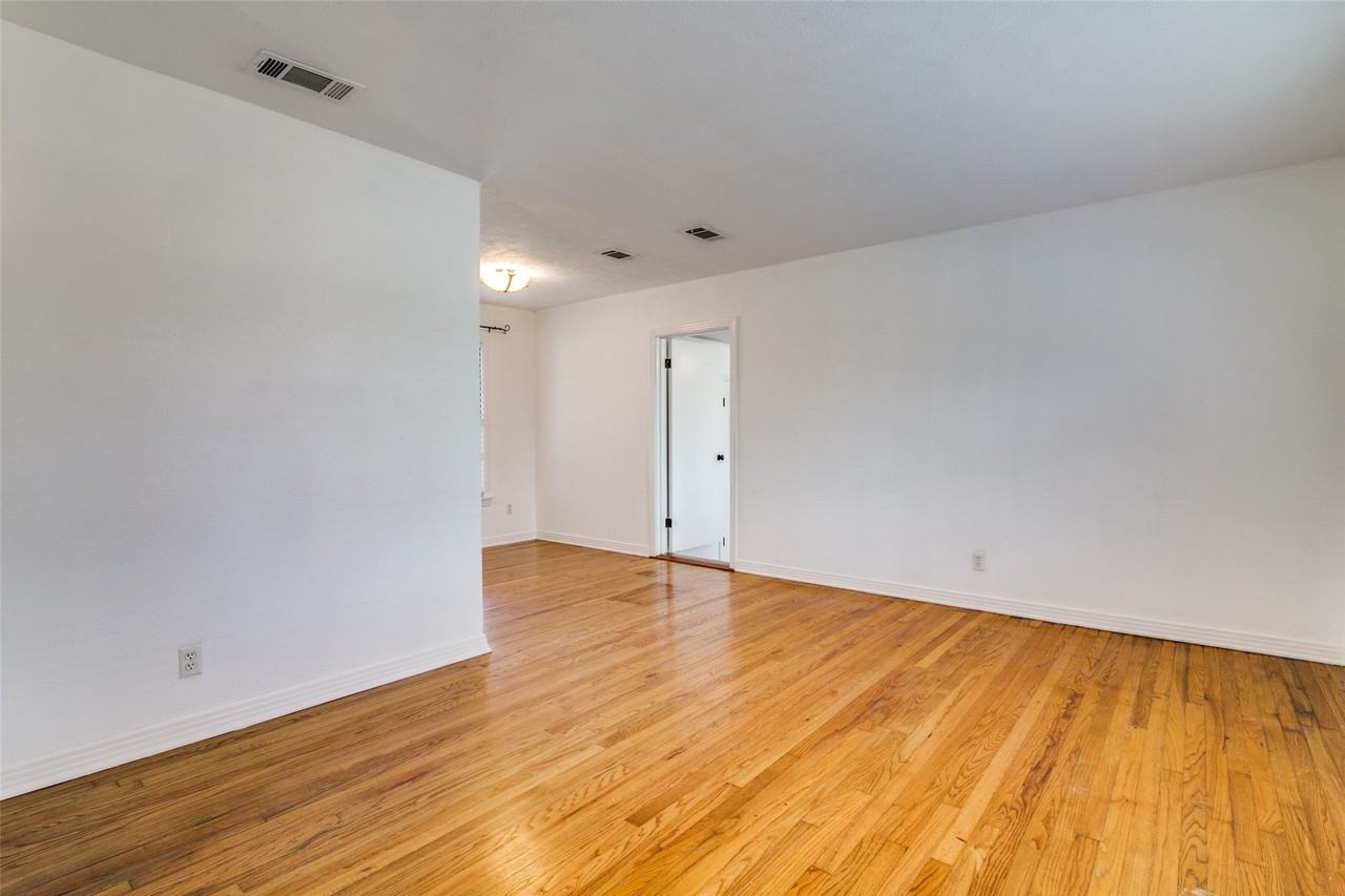214 S Clark St - Photo 6 of 27