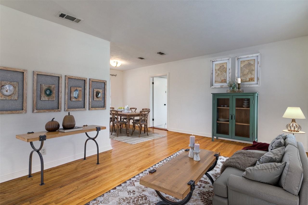 214 S Clark St - Photo 7 of 27