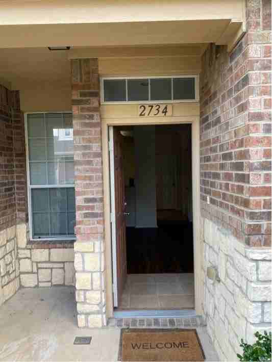 2734 Hyde Park Dr - Photo 2 of 11