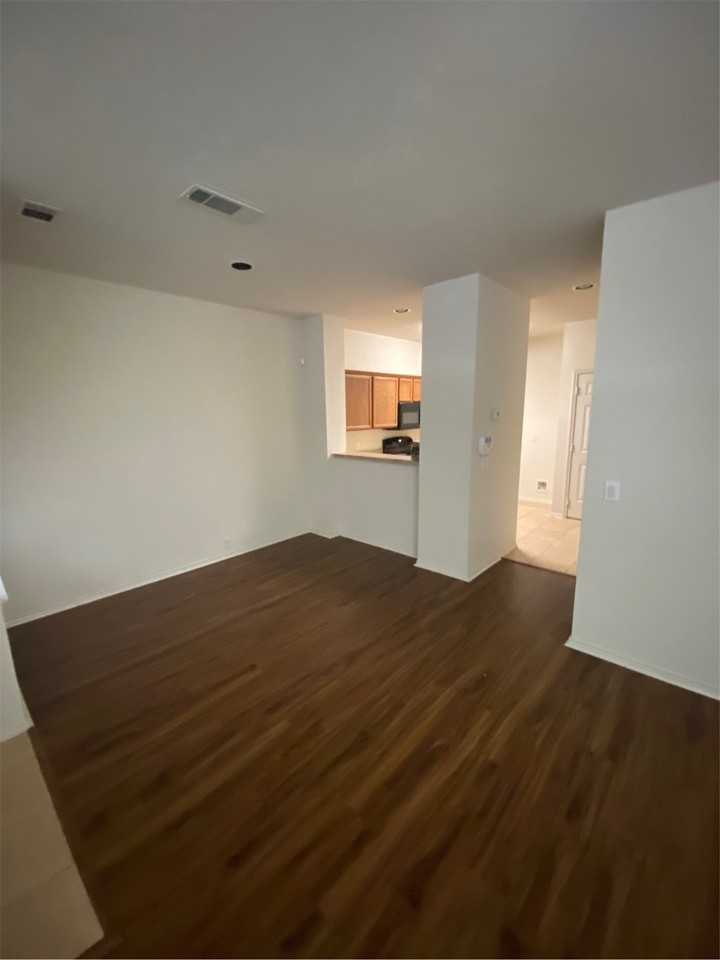 2734 Hyde Park Dr - Photo 3 of 11