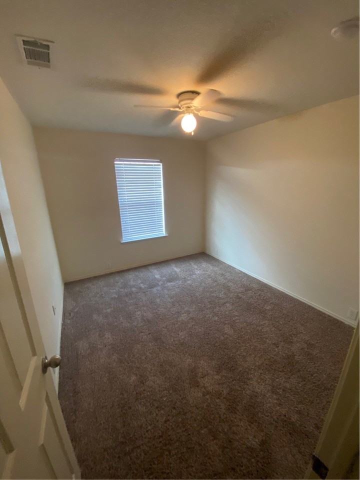 2734 Hyde Park Dr - Photo 6 of 11