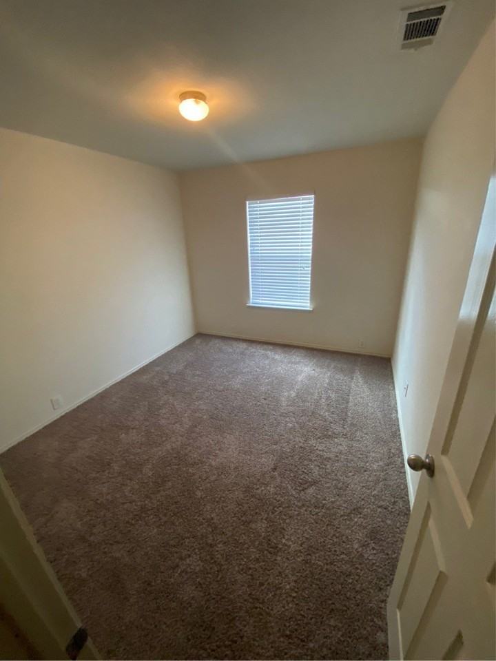 2734 Hyde Park Dr - Photo 7 of 11