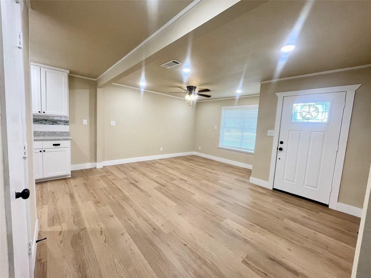 515 Maple St - Photo 4 of 15