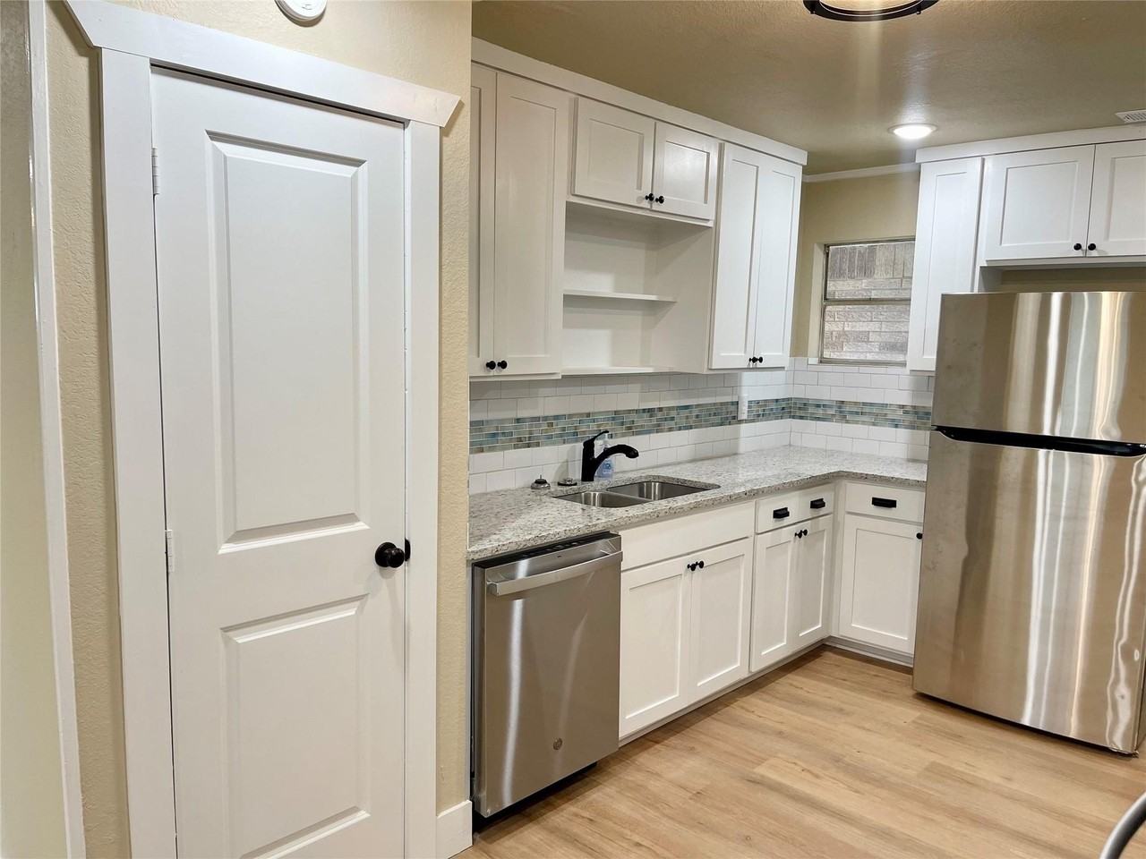 515 Maple St - Photo 6 of 15