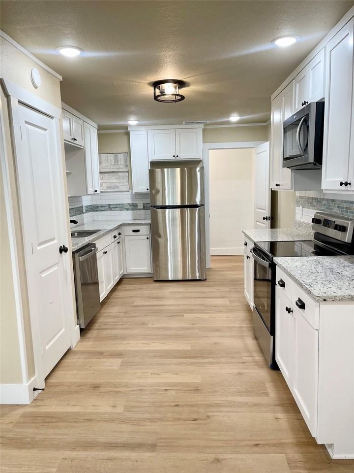 515 Maple St - Photo 7 of 15
