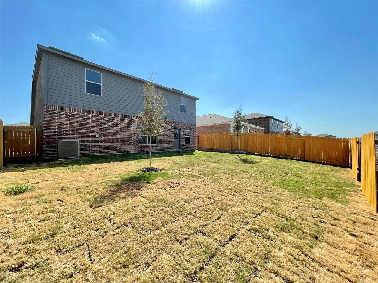 623 Aqueduct Dr - Photo 3 of 27
