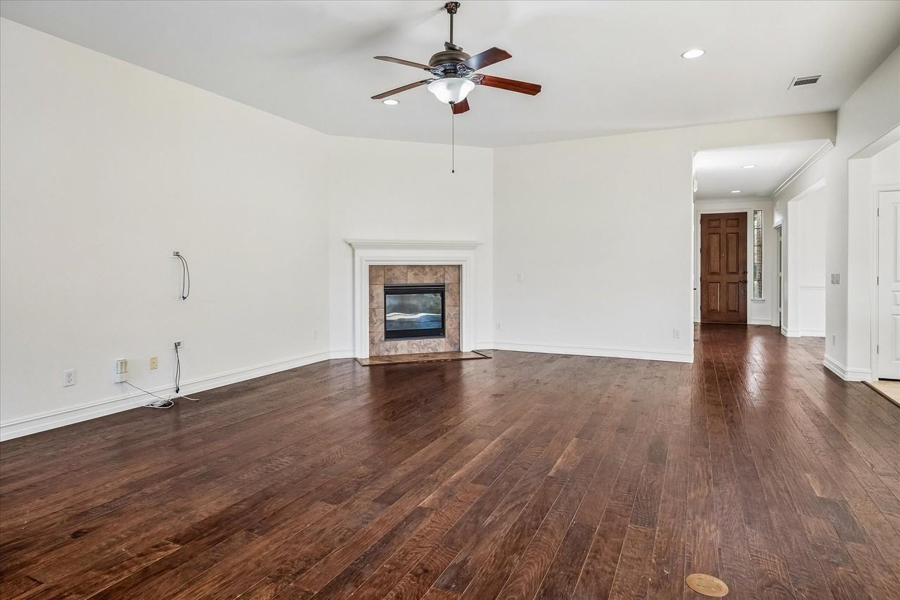 1037 Everglades Dr - Photo 2 of 25