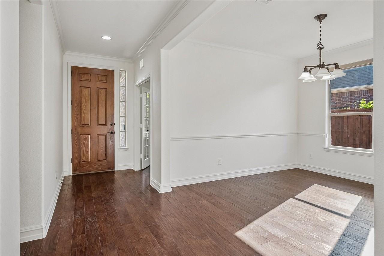 1037 Everglades Dr - Photo 3 of 25