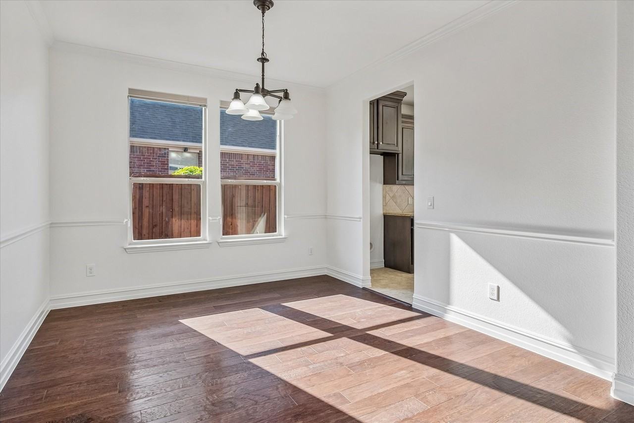 1037 Everglades Dr - Photo 5 of 25