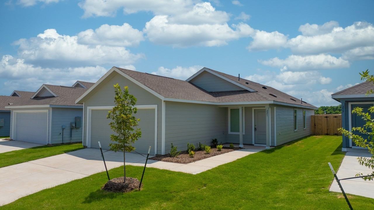 221 Poplar Pl - Photo 2 of 16