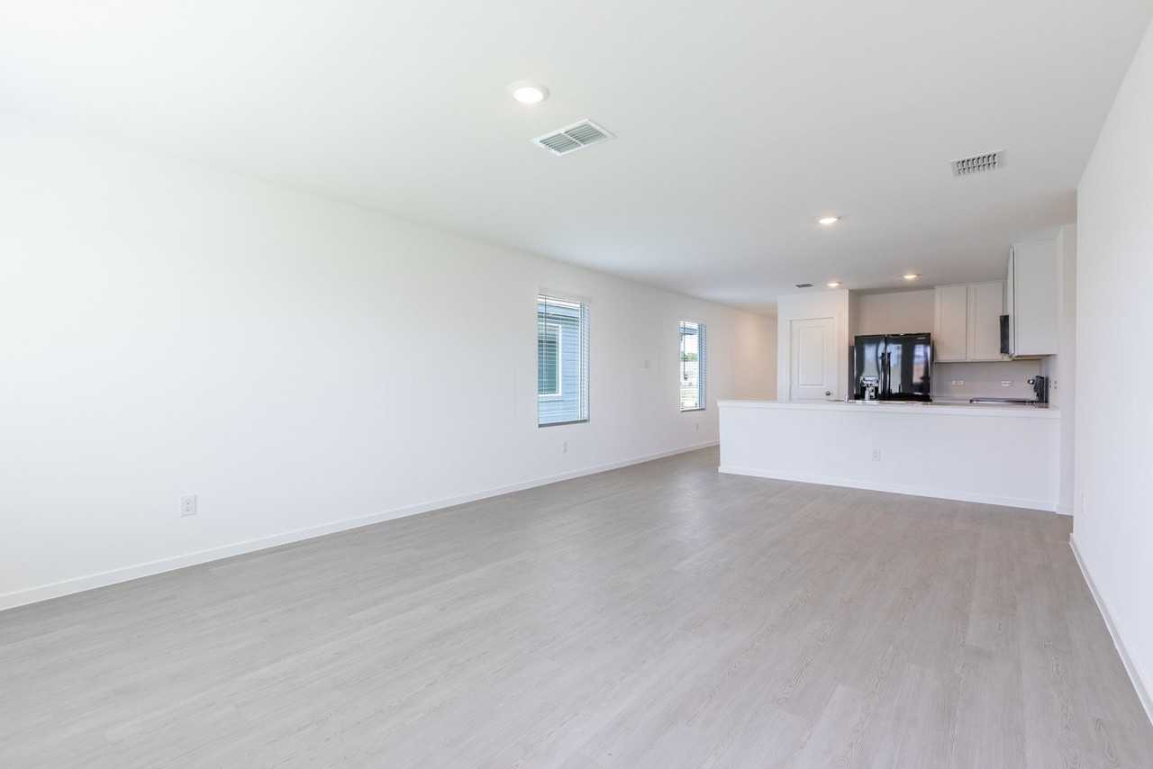 221 Poplar Pl - Photo 6 of 16