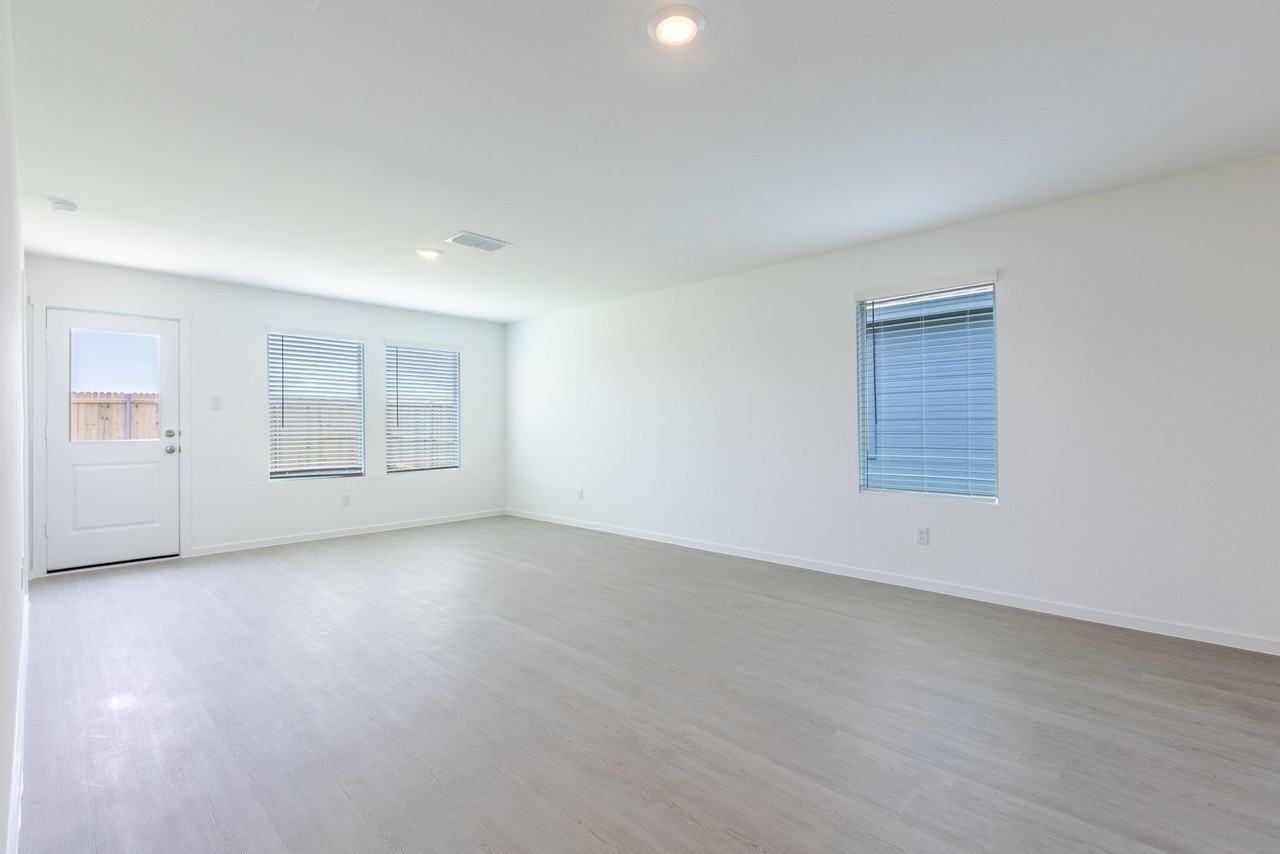 221 Poplar Pl - Photo 7 of 16