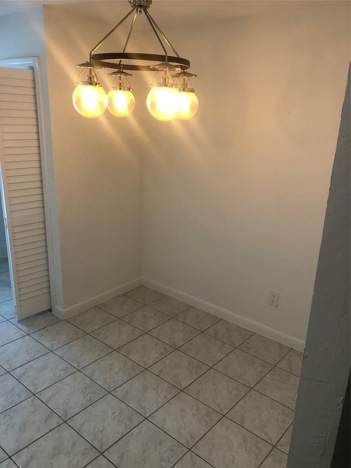 206 Matt Pl - Photo 3 of 8