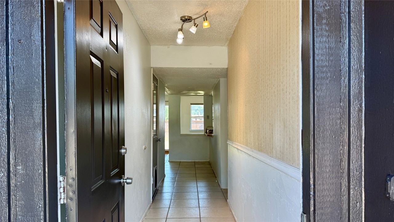 1211 Brush Creek Dr - Photo 4 of 19