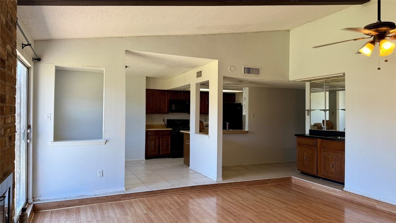1211 Brush Creek Dr - Photo 7 of 19
