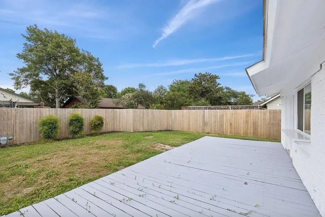 1805 Eastfield Dr - Photo 4 of 15