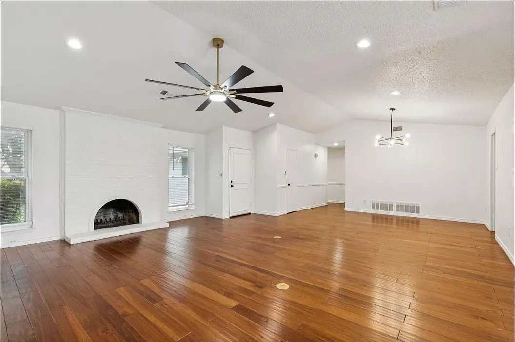 1805 Eastfield Dr - Photo 6 of 15
