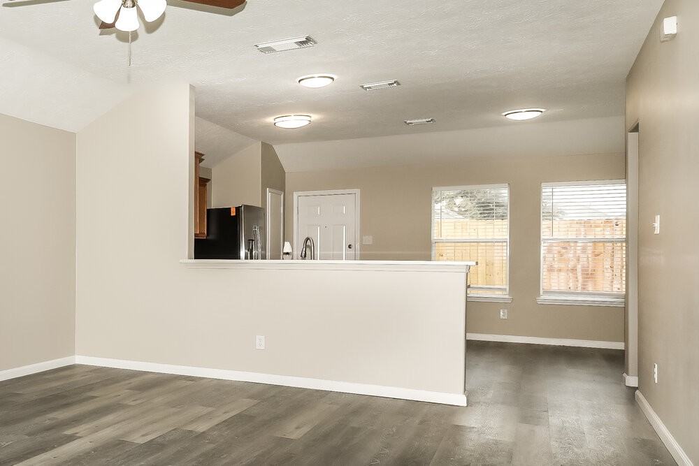 12254 Lavon Dr - Photo 5 of 16