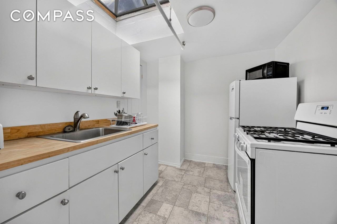 671 Monroe St #2 - Photo 5 of 8