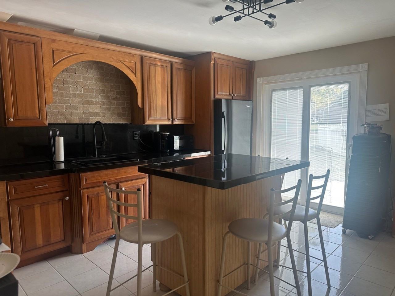 704 Sandra Pl - Photo 4 of 5