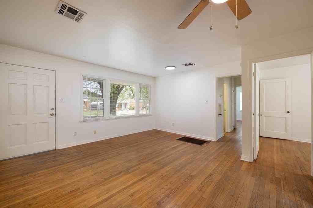 548 E Grumman Dr - Photo 5 of 23