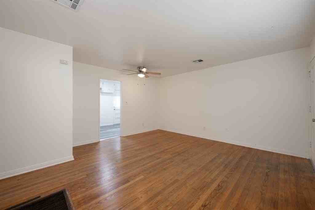 548 E Grumman Dr - Photo 6 of 23