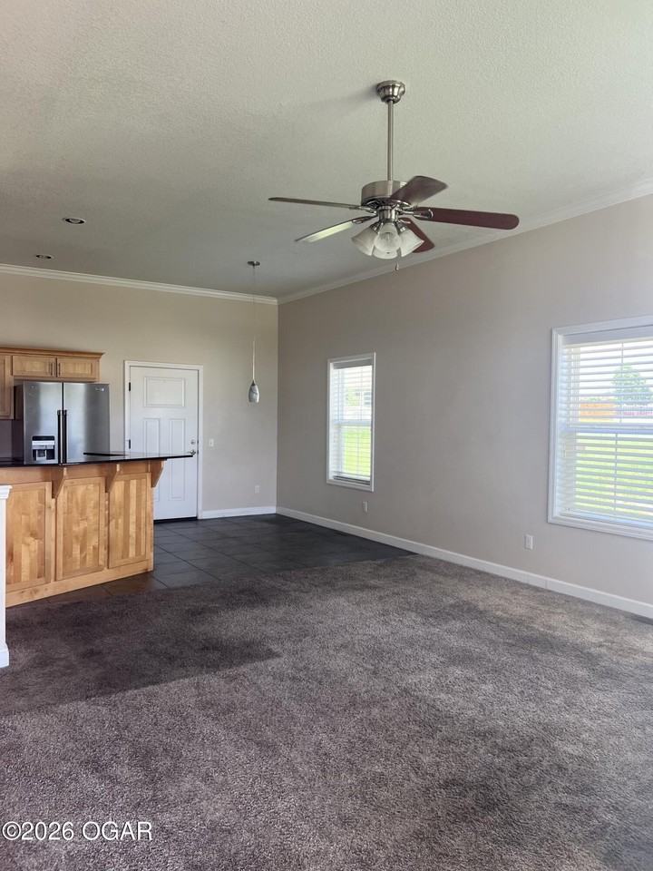 2823 E 19th St - Photo 2 of 11