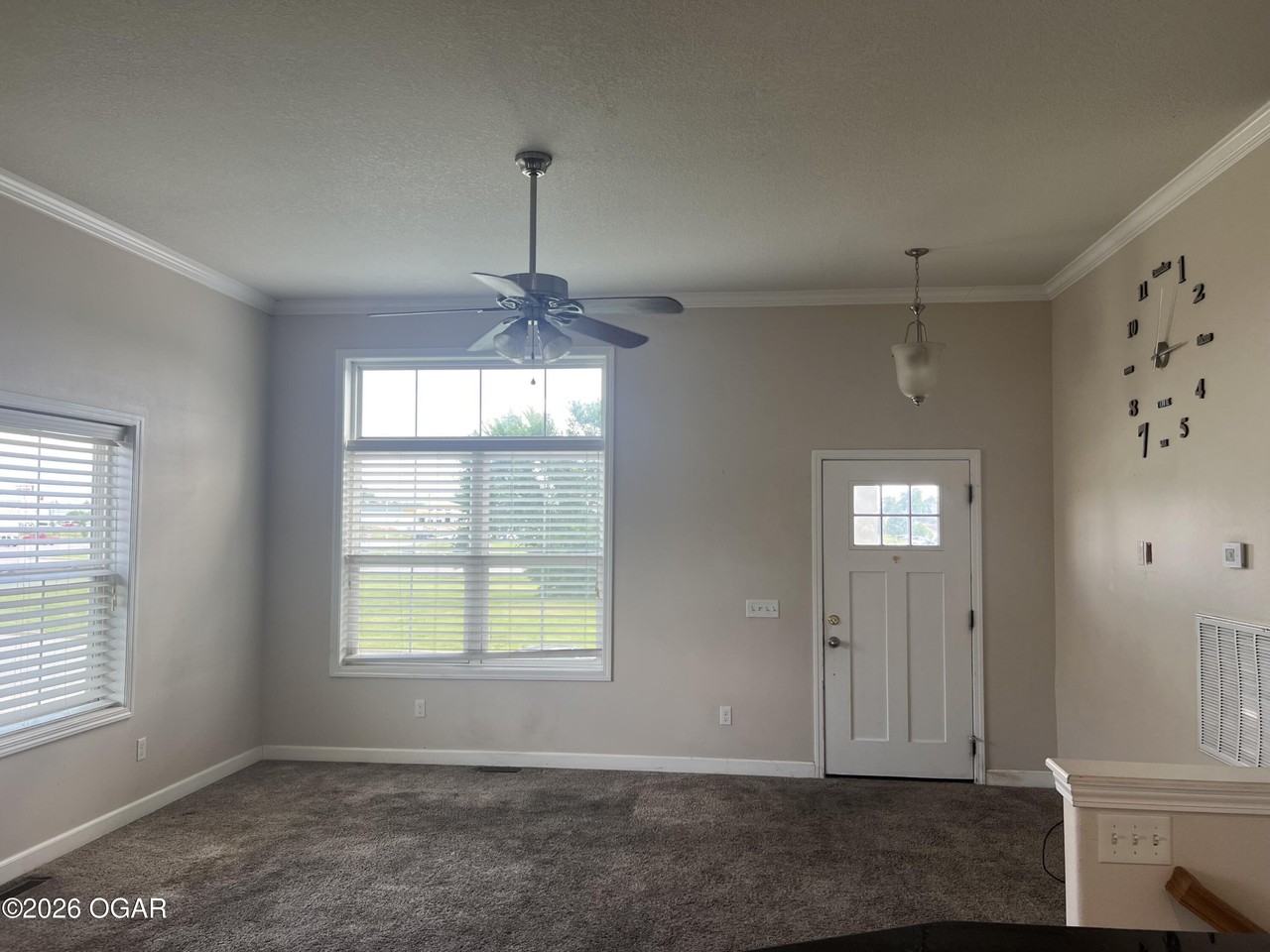 2823 E 19th St - Photo 5 of 11