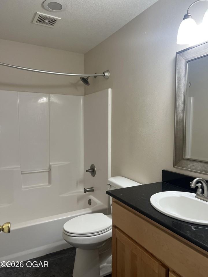 2823 E 19th St - Photo 7 of 11