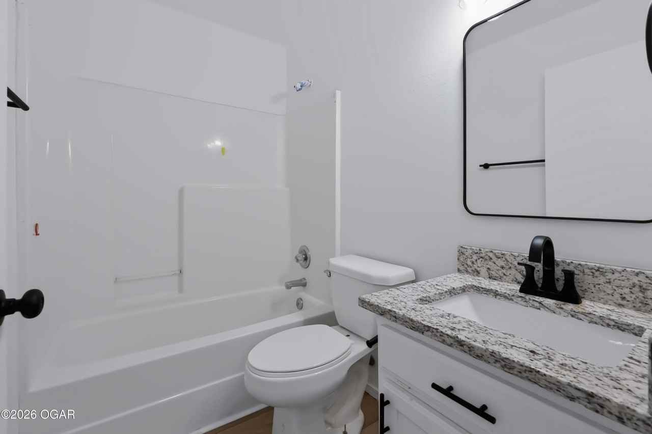 711 S Walker St #B - Photo 7 of 9