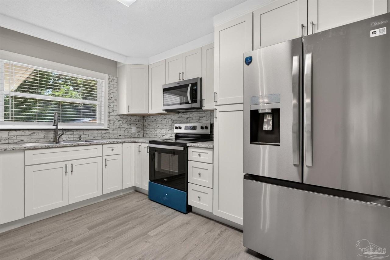 6425 Aspen Ave - Photo 4 of 23