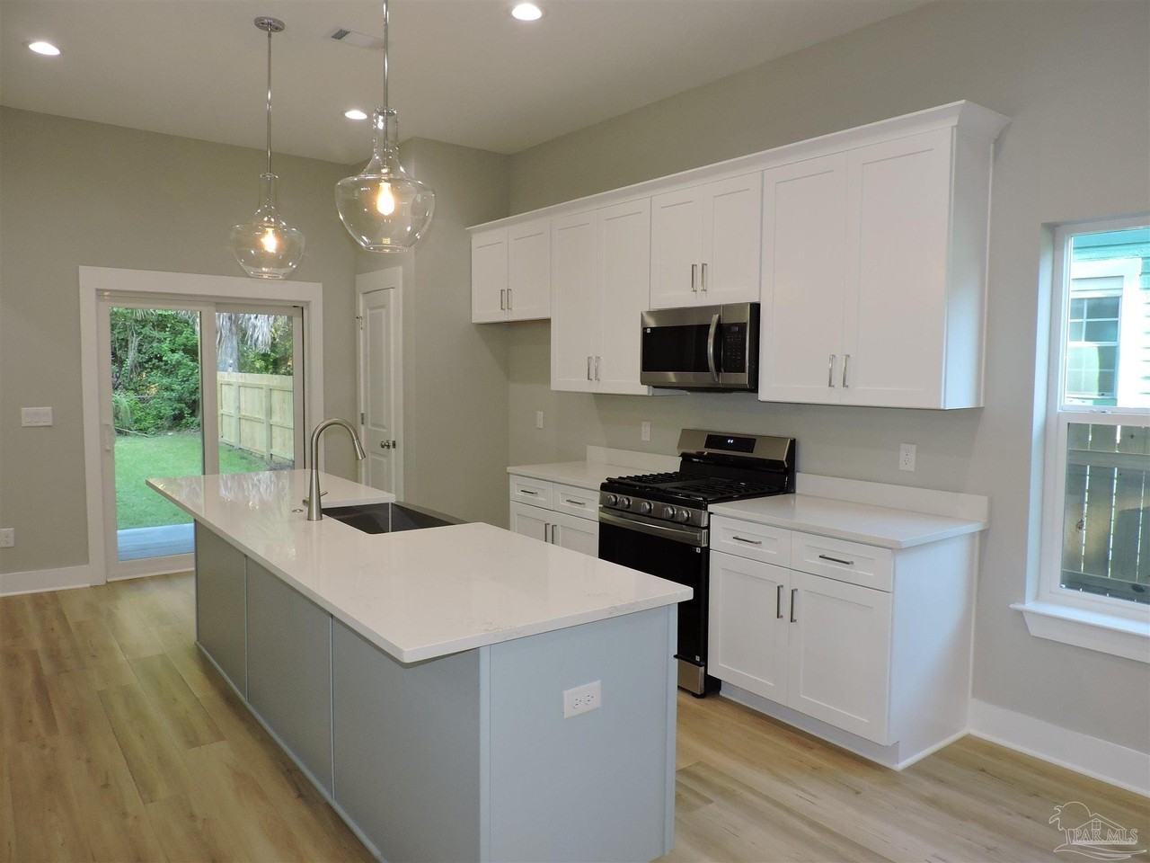 706 N F St #A - Photo 6 of 29