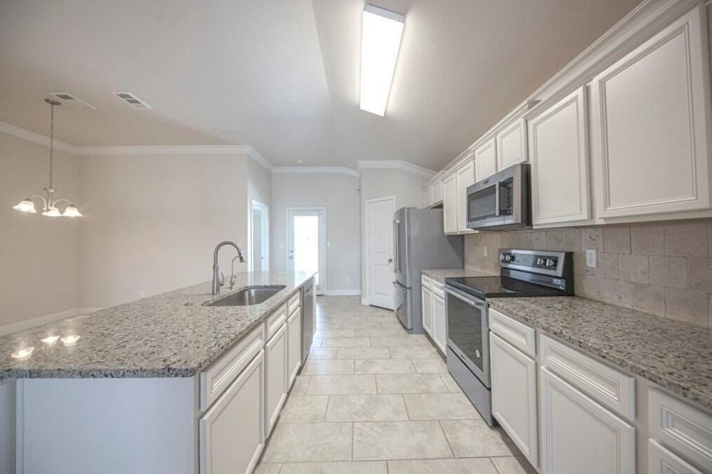 1603 Revolution Dr - Photo 5 of 19