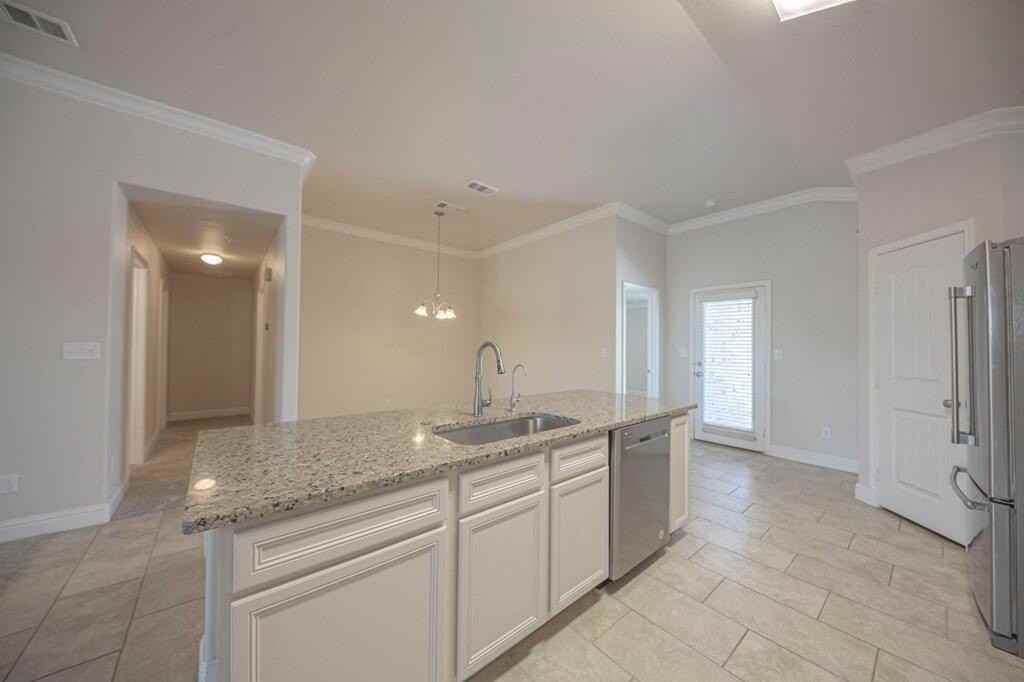 1603 Revolution Dr - Photo 6 of 19