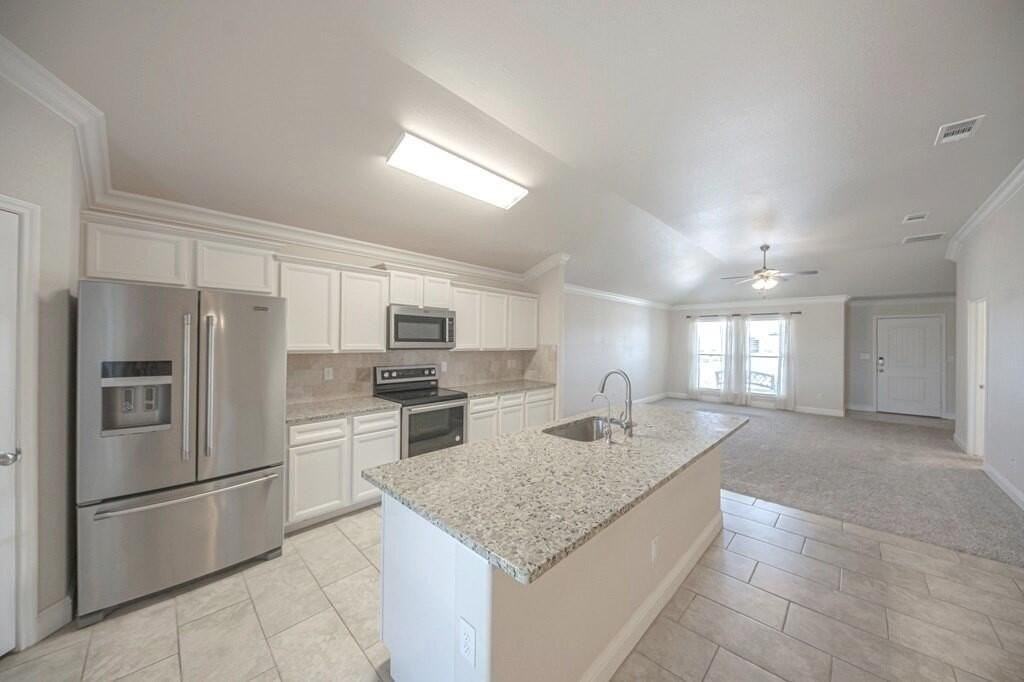 1603 Revolution Dr - Photo 7 of 19