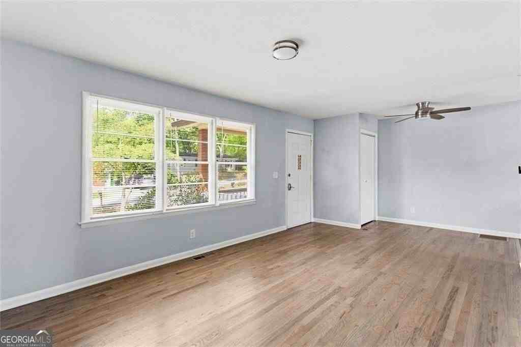 2363 Beverly Ln Sw - Photo 5 of 24