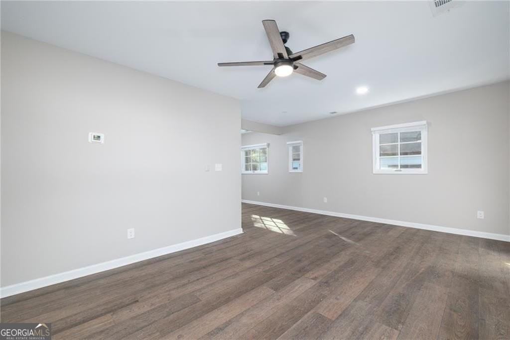 896 Oakland Dr Sw - Photo 4 of 19